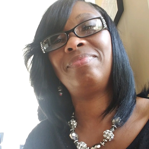 Meet your Posher, Tanya - Picture 1 of 1